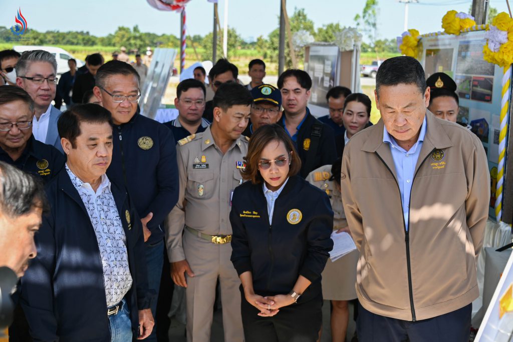 นายเศรษฐา ทวีสิน นายกรัฐมนตรีและรัฐมนตรีว่าการกระทรวงการคลัง พร้อมด้วย นางสาวพิมพ์ภัทรา วิชัยกุล รัฐมนตรีว่าการกระทรวงอุตสาหกรรม นายสุริยะ จึงรุ่งเรืองกิจ รัฐมนตรีว่าการกระทรวงคมนาคม และคณะผู้บริหารกระทรวงอุตสาหกรรม