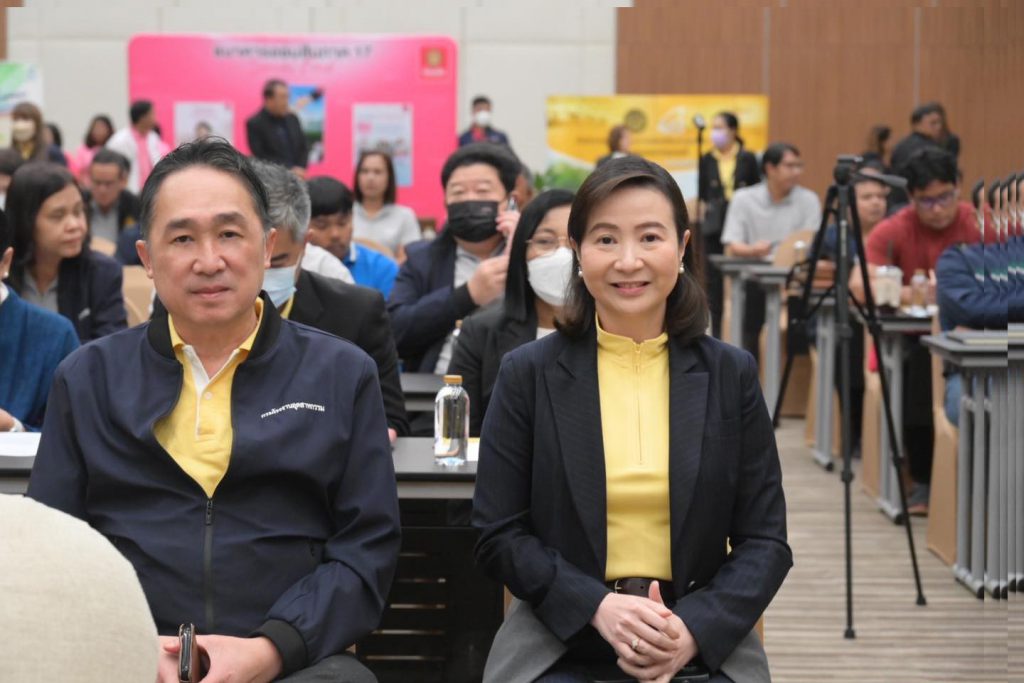 นายจุลพงษ์ ทวีศรี อธิบดีกรมโรงงานอุตสาหกรรม และ นางสาวณัฏฐิญา เนตยสุภา รองปลัดกระทรวงอุตสาหกรรม