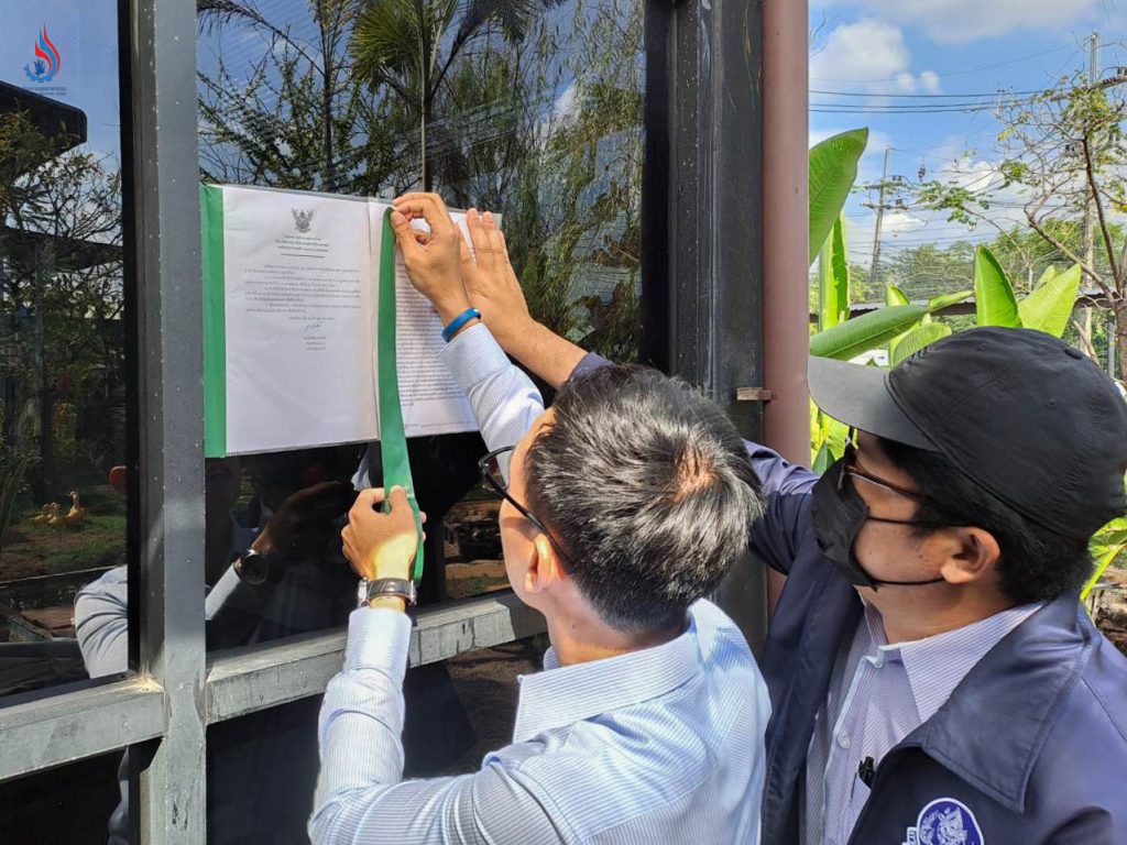 ติดประกาศคำสั่งปิดโรงงานบริษัทฯ อันมีผลเป็นการเพิกถอนใบอนุญาตประกอบกิจการโรงงานทันที