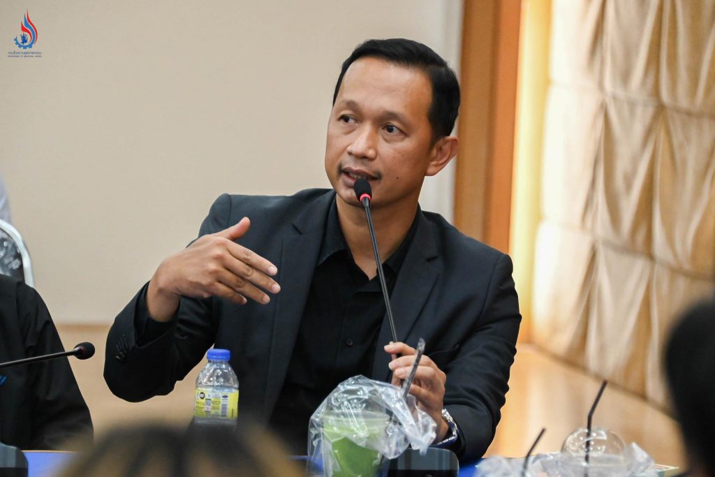 นายธีรทัศน์ อิศรางกูร ณ อยุธยา ผู้อำนวยการศูนย์เทคโนโลยีสารสนเทศและการสื่อสาร