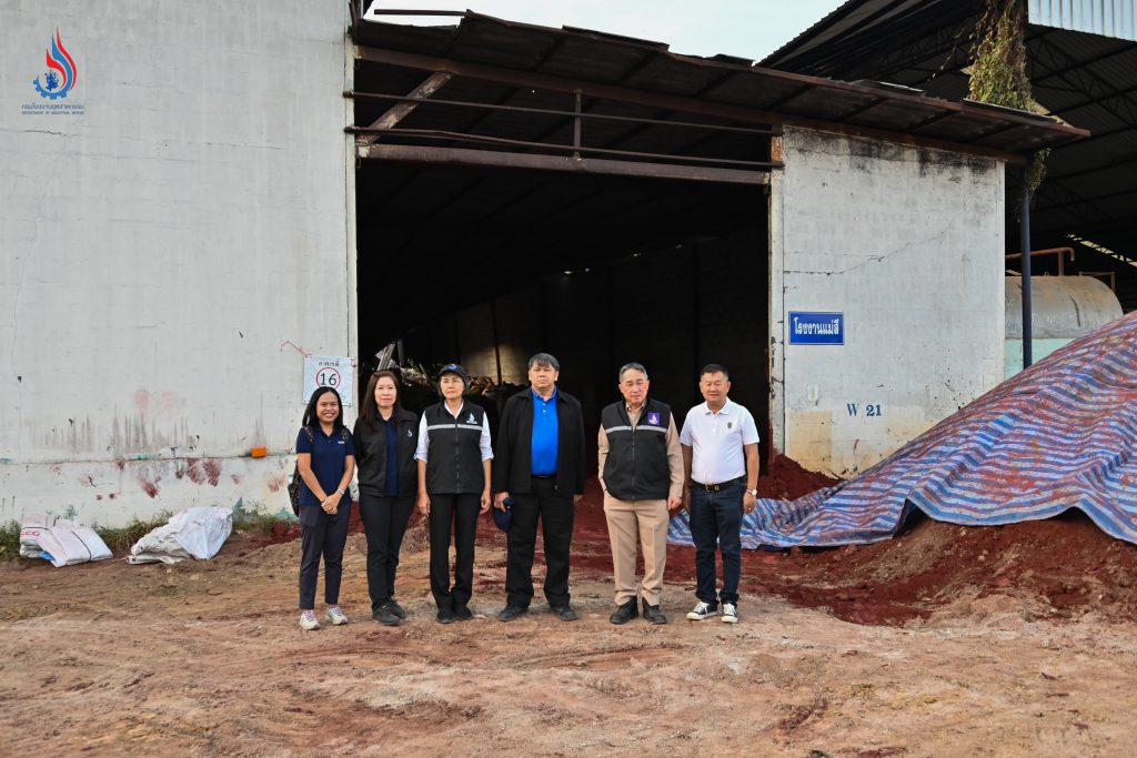 อธิบดีกรมโรงงานฯ ลงพื้นที่ตรวจติดตามความคืบหน้าและตรวจคุณภาพอากาศบริเวณใกล้เคียงโรงงาน ตามแผนสะสางของเสีย “แวกซ์กาเบ็จ จ.ราชบุรี” พร้อมสั่งเดินหน้าขนส่งของเสียไปกำจัด/บำบัด ให้ถูกหลักวิชาการ