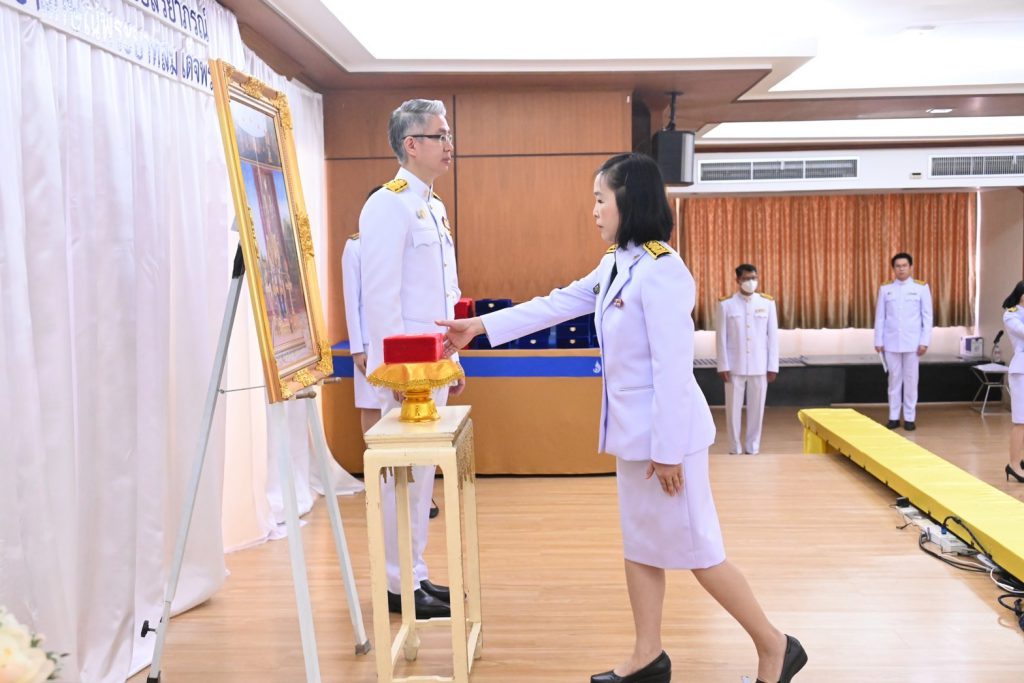 นางจุฬารัตน์ มณีเสถียรรัตนา เลขานุการกรม