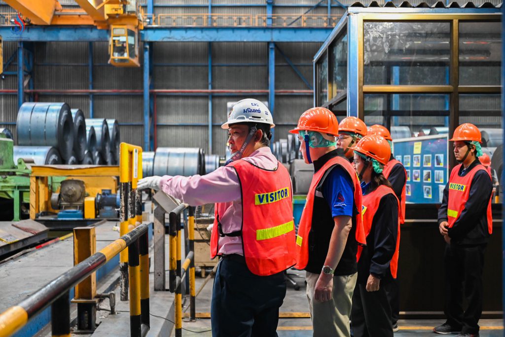 บริษัท สหวิริยาสตีลอินดัสตรี จำกัด (มหาชน) เป็นโรงงานเหล็กแผ่นรีดร้อนชนิดม้วนแห่งแรกของประเทศไทย