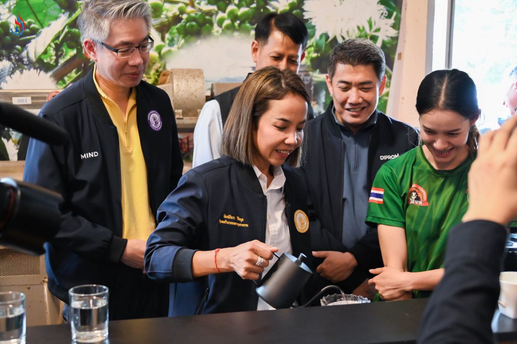 ตรวจเยี่ยมวิสาหกิจชุมชนกลุ่มกาแฟบ้านถ้ำสิงห์ ตำบลถ้ำสิงห์ อำเภอเมือง