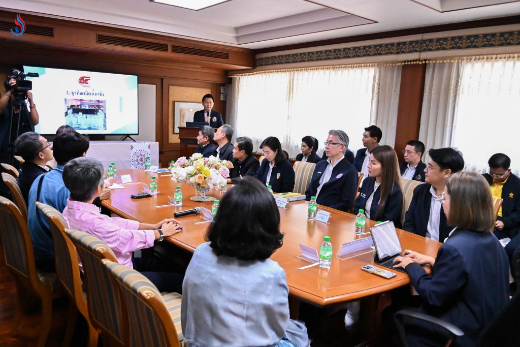 ในปี 2567 กระทรวงฯ ได้เตรียมที่จะส่งเสริมเรื่องการลดใช้พลังงานในโรงงาน อบรมการใช้เทคโนโลยี และอุปกรณ์ เครื่องจักร รวมทั้งการจัดการ Logistic เพื่อทำ Cost Cutting