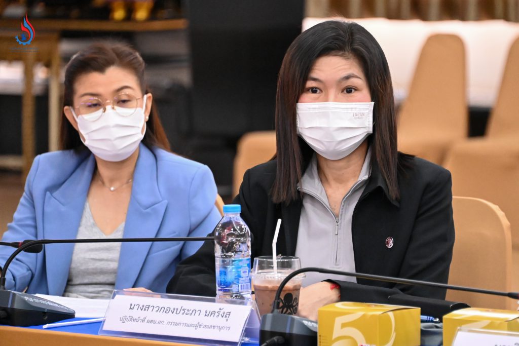 นางสาวกองประภา นครังสุ ปฏิบัติหน้าที่ผู้ตรวจสอบภายในกระทรวงอุตสาหกรรม นางสาวสุภัตรา เปี่ยมวัตถาภรณ์ หัวหน้ากลุ่มพัฒนาระบบบริหาร