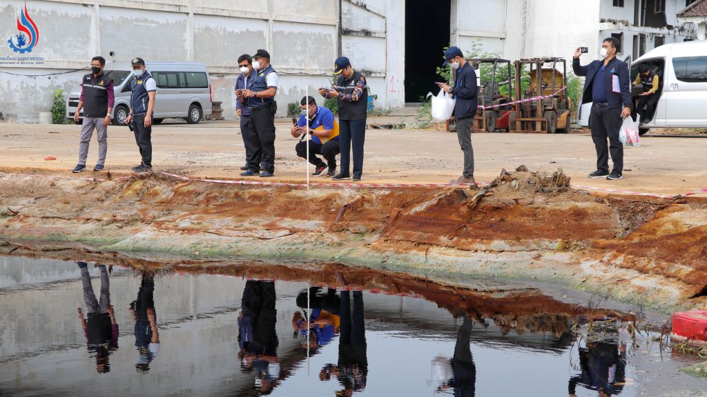 โกดังเก่า จำนวน 5 หลัง ตั้งอยู่ในอำเภอภาชี ไม่มีใบอนุญาตประกอบกิจการ พบการลักลอบเก็บสารเคมี ซึ่งเป็นวัตถุอันตรายหลายชนิด ราว 4,000 ตัน