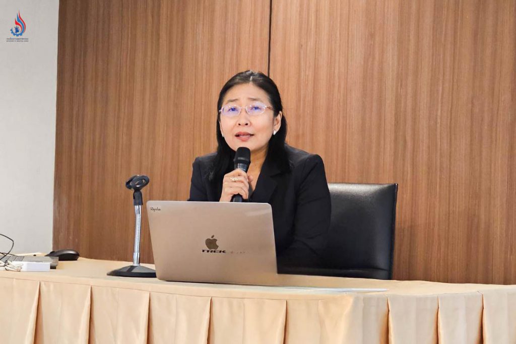 นางสาวปัทมวรรณ คุณประเสริฐ ผู้อำนวยการกองส่งเสริมเทคโนโลยีสิ่งแวดล้อมโรงงาน กล่าวเปิดการอบรม