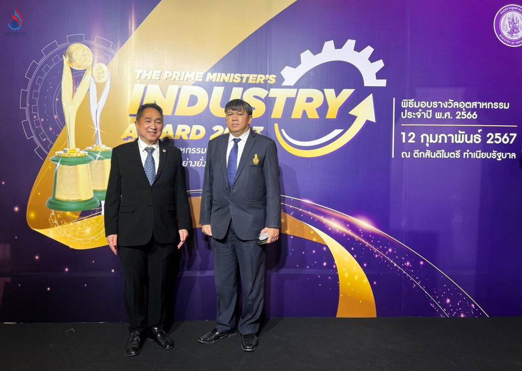 (ซ้าย-ขวา) นายจุลพงษ์ ทวีศรี อธิบดีกรมโรงงานอุตสาหกรรม และ นายสุนทร แก้วสว่าง รองอธิบดีกรมโรงงานอุตสาหกรรม 