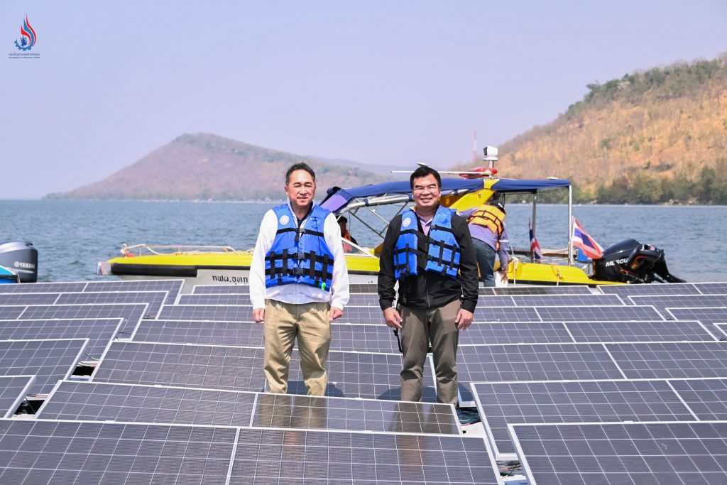 (ซ้าย-ขวา) นายจุลพงษ์ ทวีศรี อธิบดีกรมโรงงานอุตสาหกรรม และ นายทิเดช เอี่ยมสาย รองผู้ว่าการพัฒนาโรงไฟฟ้าพลังงานน้ำและพลังงานหมุนเวียน