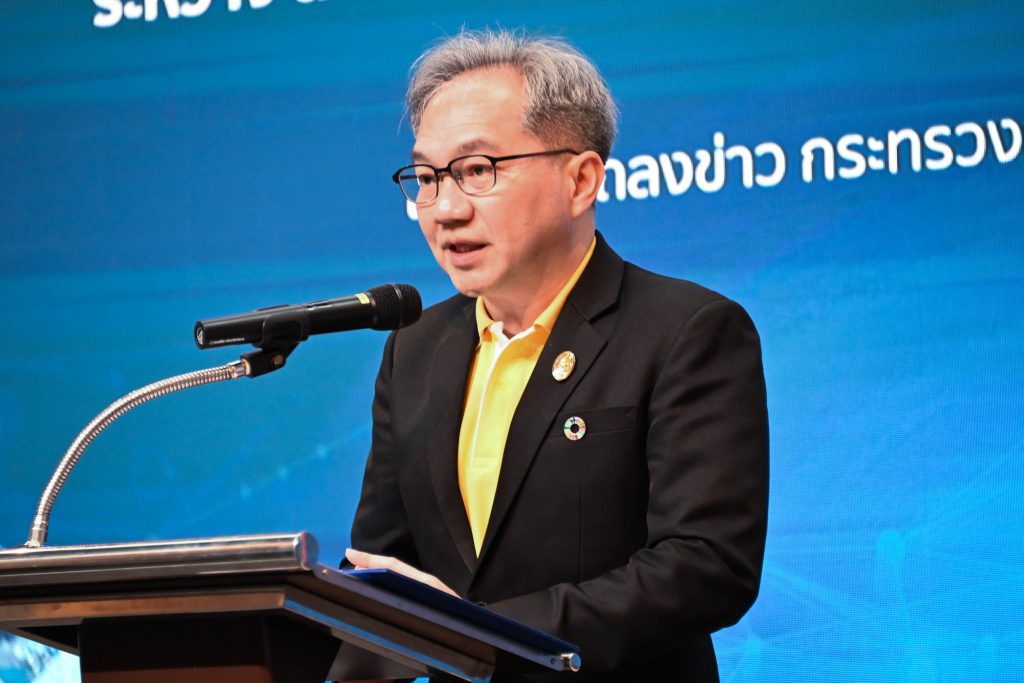 ศาสตราจารย์ ดร.ชูกิจ ลิมปิจำนงค์ ผู้อำนวยการสำนักงานพัฒนาวิทยาศาสตร์และเทคโนโลยีแห่งชาติ (สวทช.)