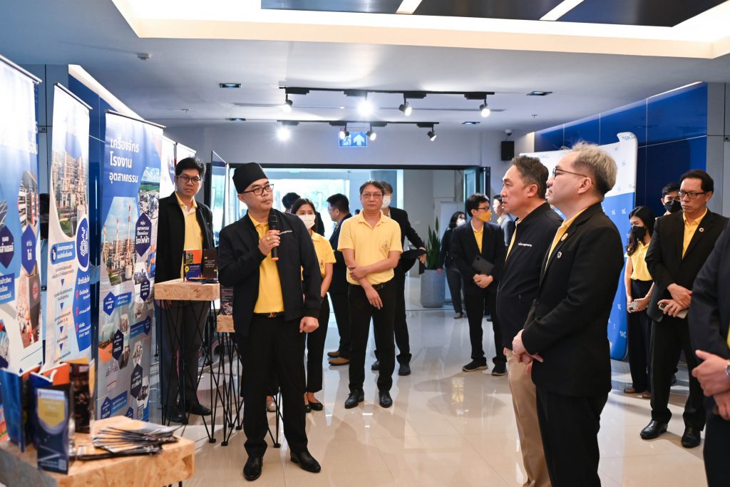 นายอำนาจ เหมะสถล ผู้อำนวยการสำนักงานทะเบียนเครื่องจักรกลาง นำเสนอข้อมูลด้านเครื่องจักรโรงงานอุตสาหกรรม