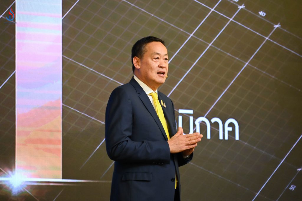 นายเศรษฐา ทวีสิน นายกรัฐมนตรีและรัฐมนตรีว่าการกระทรวงการคลัง