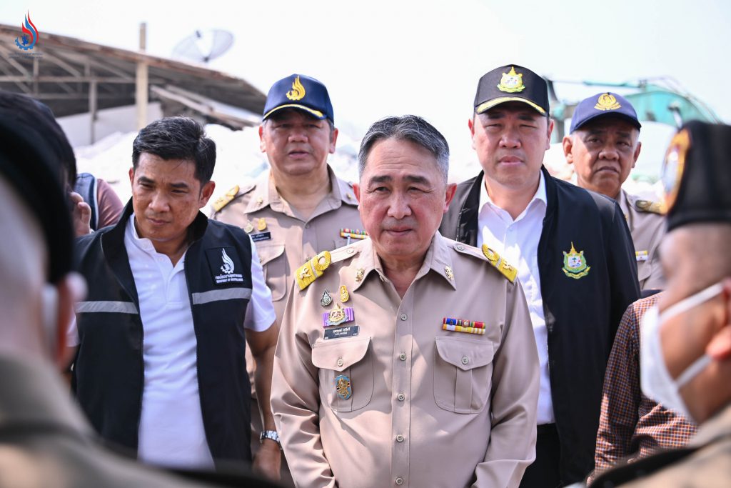 อธิบดีกรมโรงงานฯ นำทีม ตรวจสอบการลักลอบนำกรดเฟอร์ริคคลอไรด์ ไปแยกโลหะมีค่าในพื้นที่สุพรรณบุรี