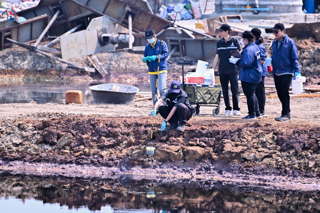 อธิบดีกรมโรงงานฯ นำทีม ตรวจสอบการลักลอบนำกรดเฟอร์ริคคลอไรด์ ไปแยกโลหะมีค่าในพื้นที่สุพรรณบุรี