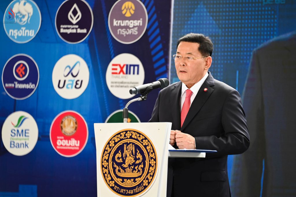 นายนภินทร ศรีสรรพางค์ รัฐมนตรีช่วยว่าการกระทรวงพาณิชย์