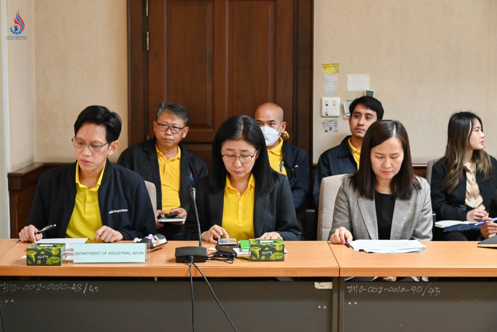 นายปณตสรรค์ สูจยานนท์ ผู้อำนวยการกองบริการงานอนุญาตโรงงาน 1 นางสาวปัทมวรรณ คุณประเสริฐ ผู้อำนวยการกองส่งเสริมเทคโนโลยีสิ่งแวดล้อมโรงงาน และเจ้าหน้าที่ที่เกี่ยวข้อง