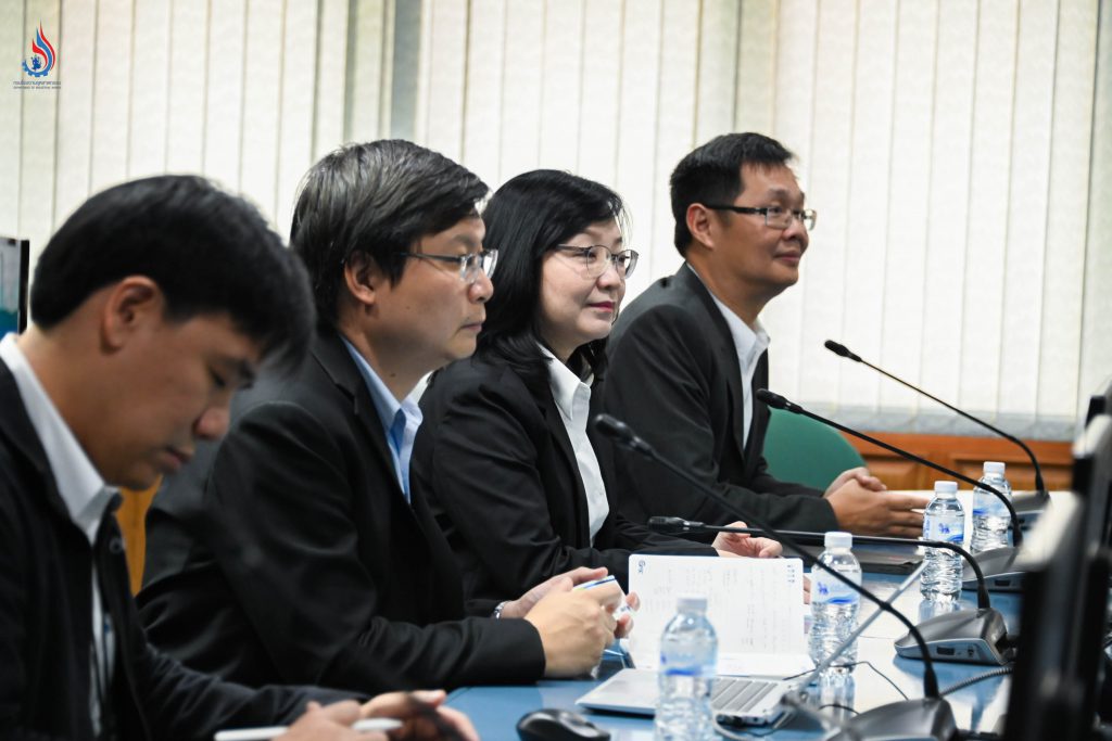 ผู้แทนจาก บริษัท ปตท. จำกัด (มหาชน) พร้อมด้วยคณะ 