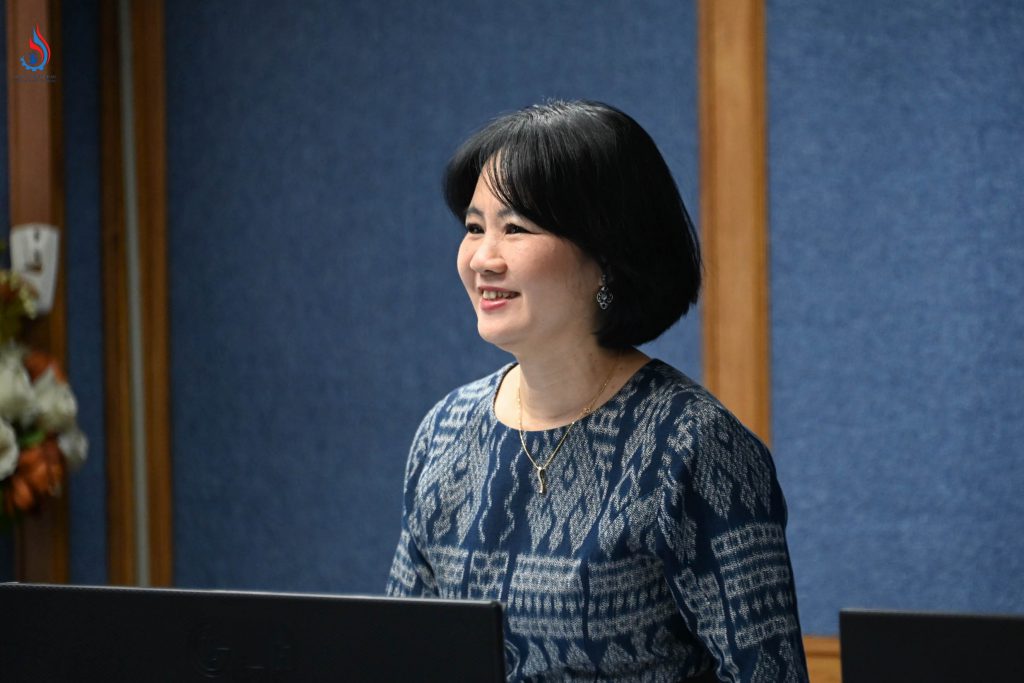 นางสาวเพ็ญโสม เลิศสิทธิชัย รองอธิบดีกรมเอเชียตะวันออก กระทรวงการต่างประเทศ