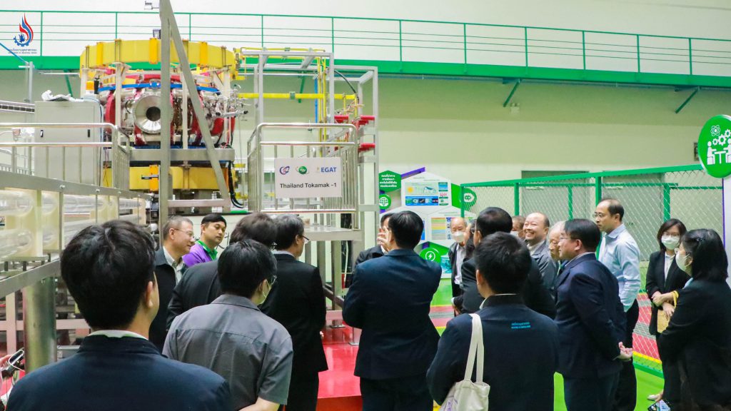เยี่ยมชมและรับฟังการบรรยายการดำเนินโครงการโทคาแมค 