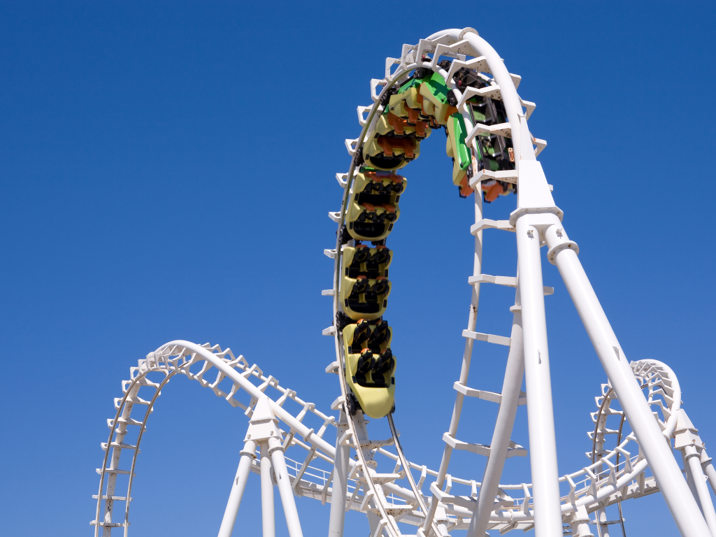 รถไฟเหาะ ในสวนสนุก