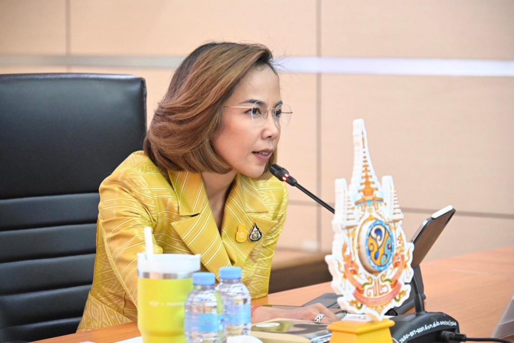 นางสาวพิมพ์ภัทรา วิชัยกุล รัฐมนตรีว่าการกระทรวงอุตสาหกรรม 