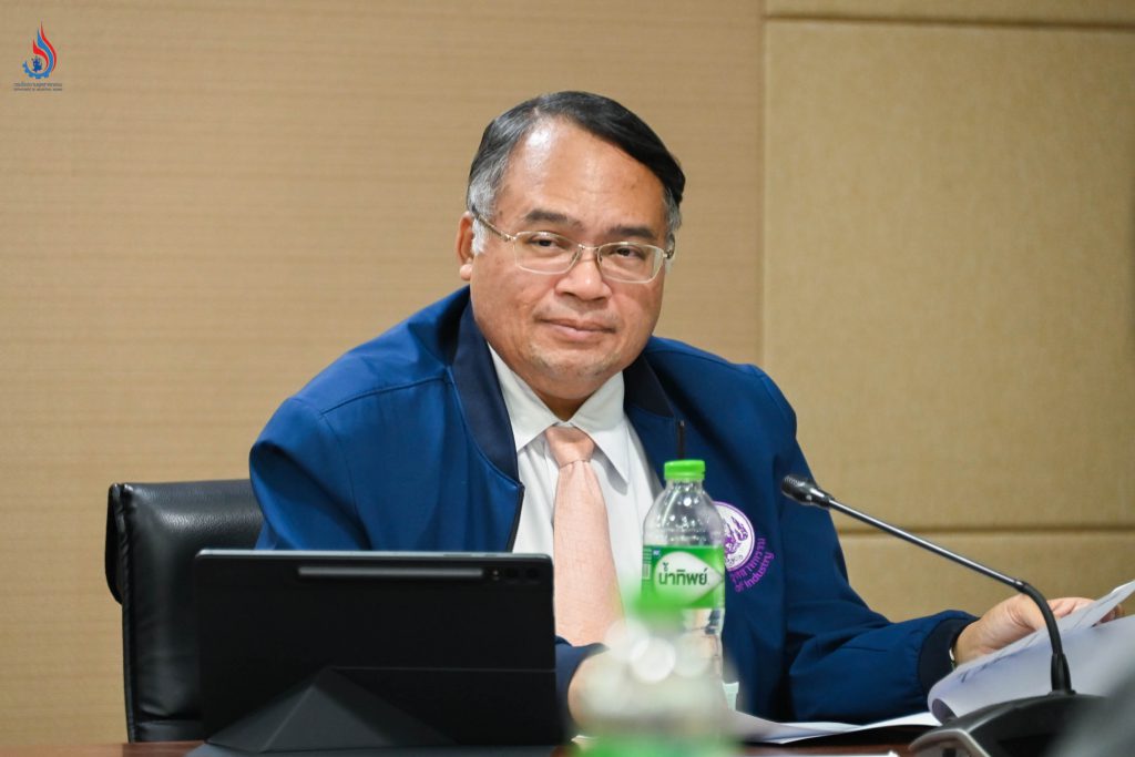 นายสมชัย เอมบำรุง ผู้อำนวยการกองกฎหมาย สำนักงานปลัดกระทรวงอุตสาหกรรม 