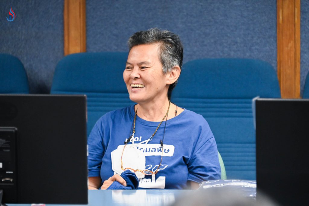 คุณดาวัลย์ จันทรหัสดี เจ้าหน้าที่อาวุโสและที่ปรึกษาชุมชน มูลนิธิบูรณะนิเวศ