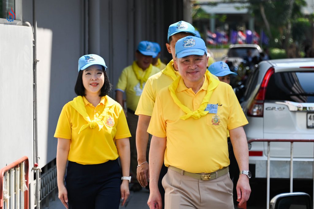นายจุลพงษ์ ทวีศรี อธิบดีกรมโรงงานอุตสาหกรรม และ นางจุฬารัตน์ มณีเสถียรรัตนา เลขานุการกรม 