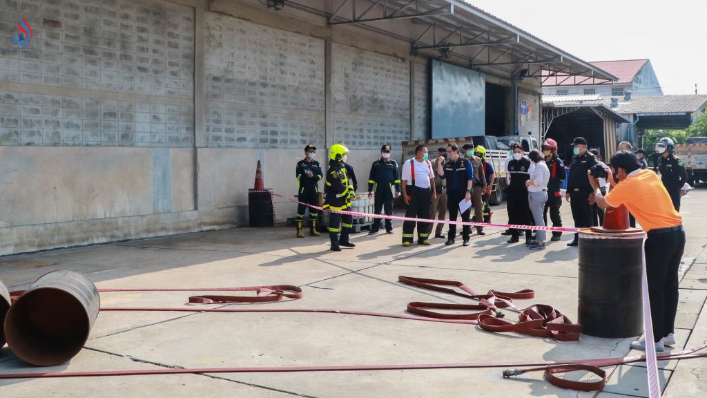 กรมโรงงานฯ รุดลงพื้นที่ตรวจสอบ เหตุควันลอยจากโกดังเก็บสารเคมีย่านจอมทอง พระราม 2 