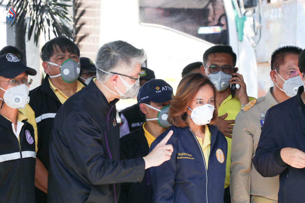 รองอธิบดีกรมโรงงานฯ ร่วมตรวจสอบกระบวนการขนย้ายกากตะกอนแร่แคดเมียม จากโรงงานเจแอนด์บี เมททอล สมุทรสาคร