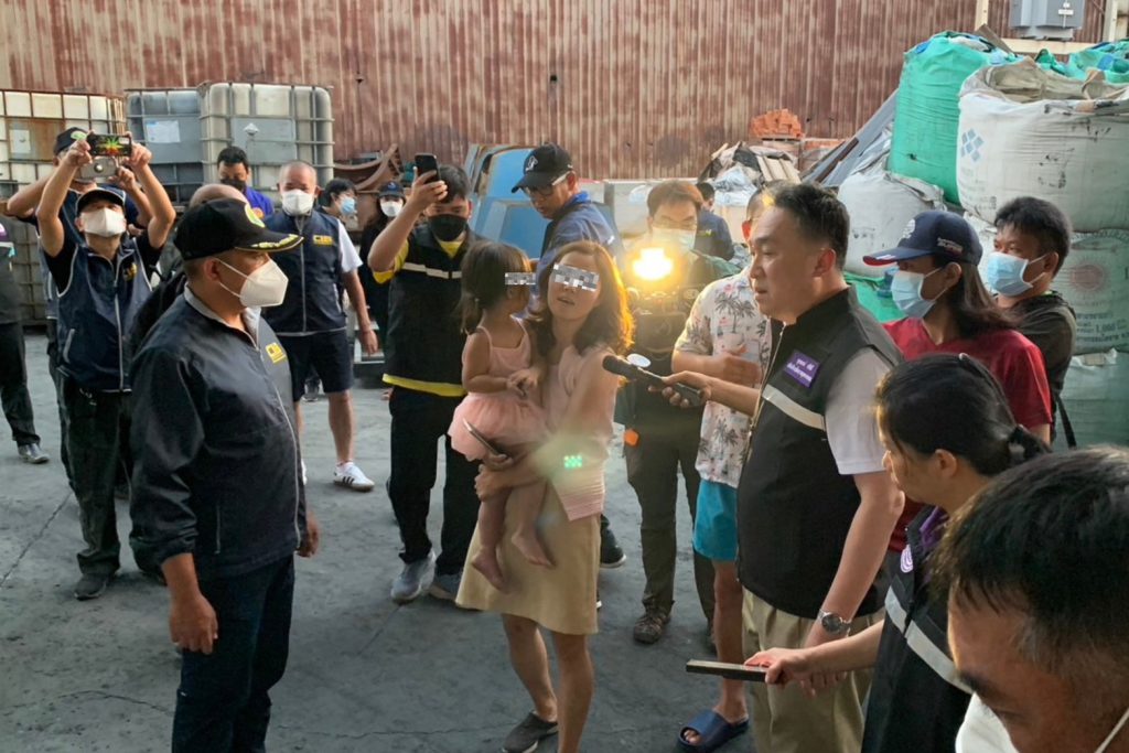 ลงพื้นที่ตรวจสอบโกดังที่มีการลักลอบเก็บวัตถุอันตราย ในพื้นที่ตำบลคลองกิ่ว อำเภอบ้านบึง จังหวัดชลบุรี 