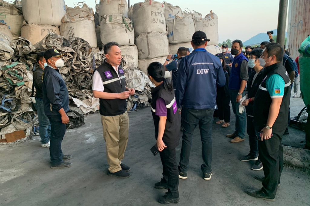 พนักงานเจ้าหน้าที่ได้ยึดอายัดของกลางดังกล่าวเพื่อไม่ให้เคลื่อนย้าย 