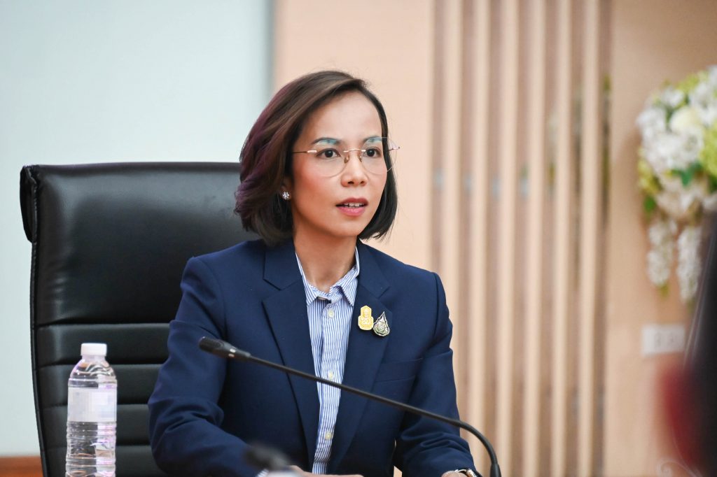 นางสาวพิมพ์ภัทรา วิชัยกุล รัฐมนตรีว่าการกระทรวงอุตสาหกรรม เน้นย้ำให้มุ่งยกระดับการบริหารจัดการภาครัฐเพื่ออำนวยความสะดวกในการให้บริการอย่างมีประสิทธิภาพ และปรับปรุงกระบวนการทำงานให้เป็นดิจิทัล