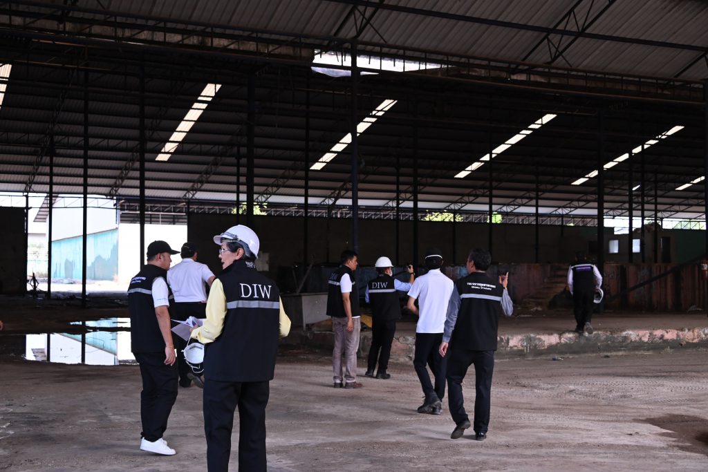 อธิบดีกรมโรงงานฯ ลงพื้นที่ “แวกซ์ กาเบ็จ ราชบุรี” ตรวจติดตามความคืบหน้าตามแผนสะสางของเสีย กว่า 13,000 ตัน