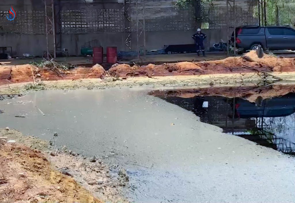 กลุ่มอุตสาหกรรมการจัดการเพื่อสิ่งแวดล้อม สภาอุตฯ เร่งสูบน้ำกรดบ่อหน้าโกดังภาชี เป็นวันที่สาม ถัง IBC ได้รับการสนับสนุนอย่างต่อเนื่อง คาดแล้วเสร็จในวันศุกร์นี้