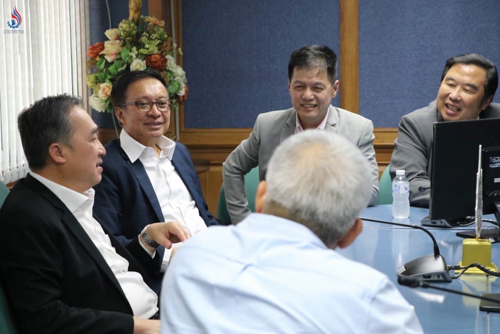 นายอิศเรศ รัตนดิลก ณ ภูเก็ต รองประธานสภาอุตสาหกรรมแห่งประเทศไทย พร้อมทีมบอร์ดผู้บริหาร