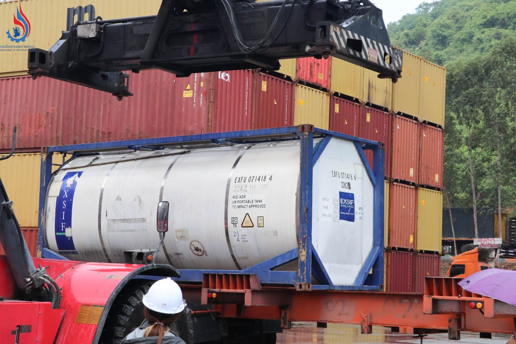 กรมโรงงานฯ ตรวจร่วมศุลกากรแหลมฉบัง อายัด 21 ตู้คอนเทนเนอร์ ไม่นำออกภายใน 30 วัน