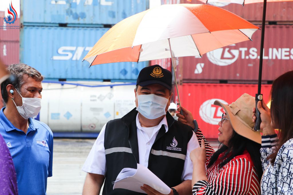 กรมโรงงานฯ ตรวจร่วมศุลกากรแหลมฉบัง อายัด 21 ตู้คอนเทนเนอร์ ไม่นำออกภายใน 30 วัน