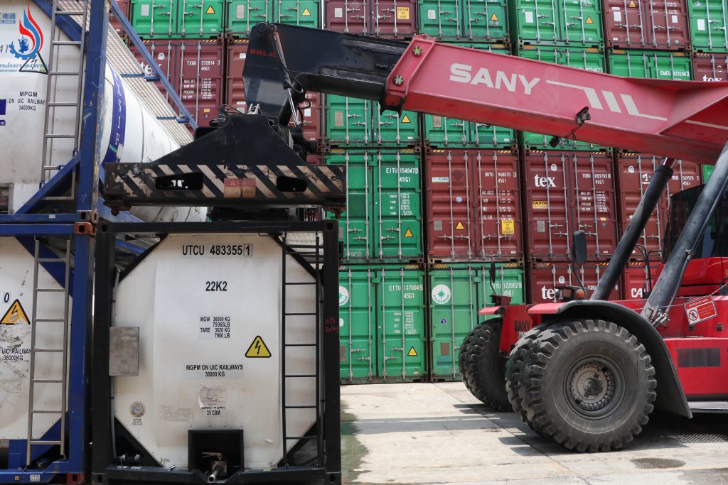 กรมโรงงานฯ ตรวจร่วมศุลกากรแหลมฉบัง อายัด 21 ตู้คอนเทนเนอร์ ไม่นำออกภายใน 30 วัน