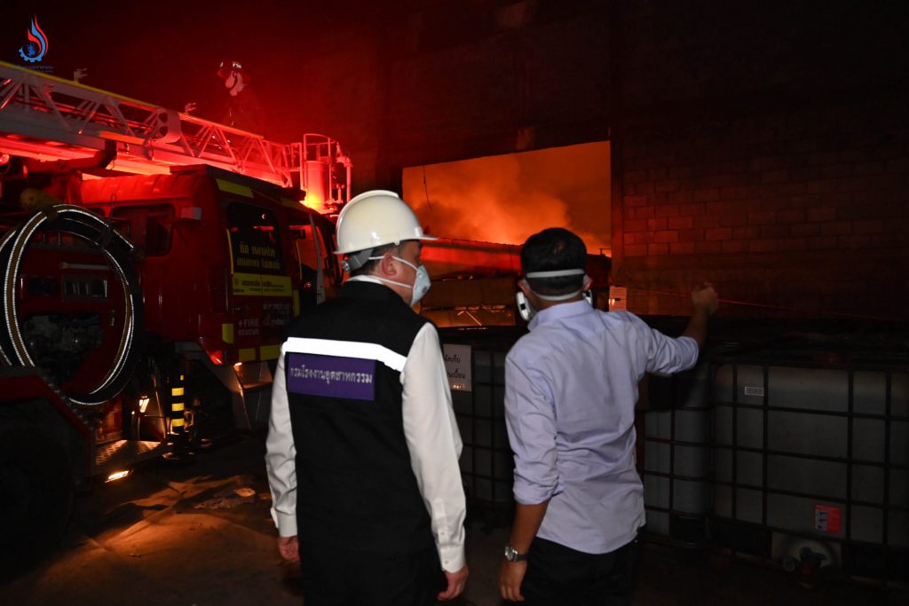 อธิบดีกรมโรงงานฯ ลงพื้นที่ตรวจติดตามเหตุเพลิงไหม้ซ้ำ โกดังเก่าภาชี อยุธยา