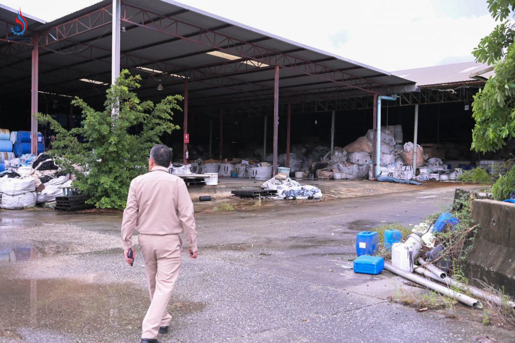 อธิบดีกรมโรงงานฯ นำทีม ลงพื้นที่ตรวจสอบโรงเก็บกากสารเคมี วินโพรเสส อีกแห่งใน อ.เมืองระยอง