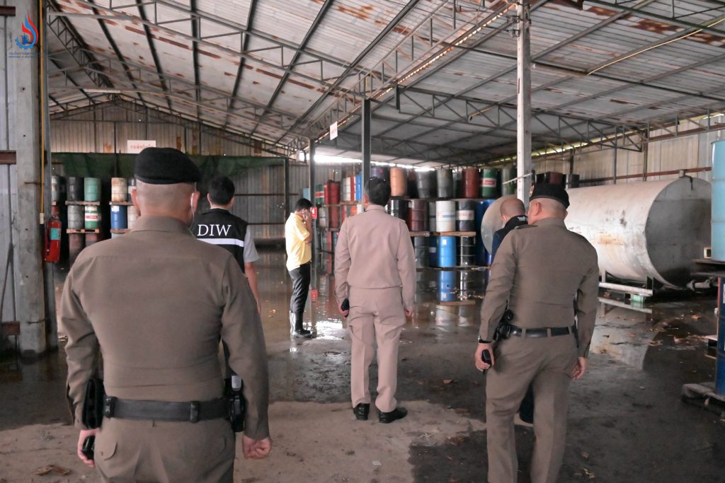 อธิบดีกรมโรงงานฯ นำทีม ลงพื้นที่ตรวจสอบโรงเก็บกากสารเคมี วินโพรเสส อีกแห่งใน อ.เมืองระยอง