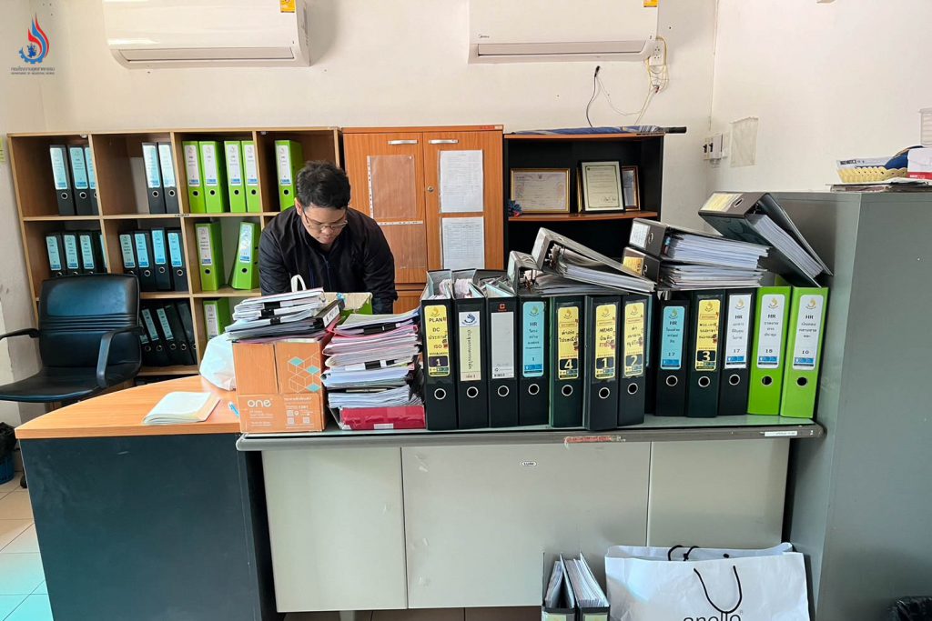 อธิบดีกรมโรงงานฯ เข้าร้องศาลสีคิ้ว (ปากช่อง) ออกหมายค้นเอกอุทัย (กลางดง) เพื่อตรวจสอบการปฏิบัติตามคำสั่งกรมโรงงานฯ พร้อมเก็บตัวอย่าง