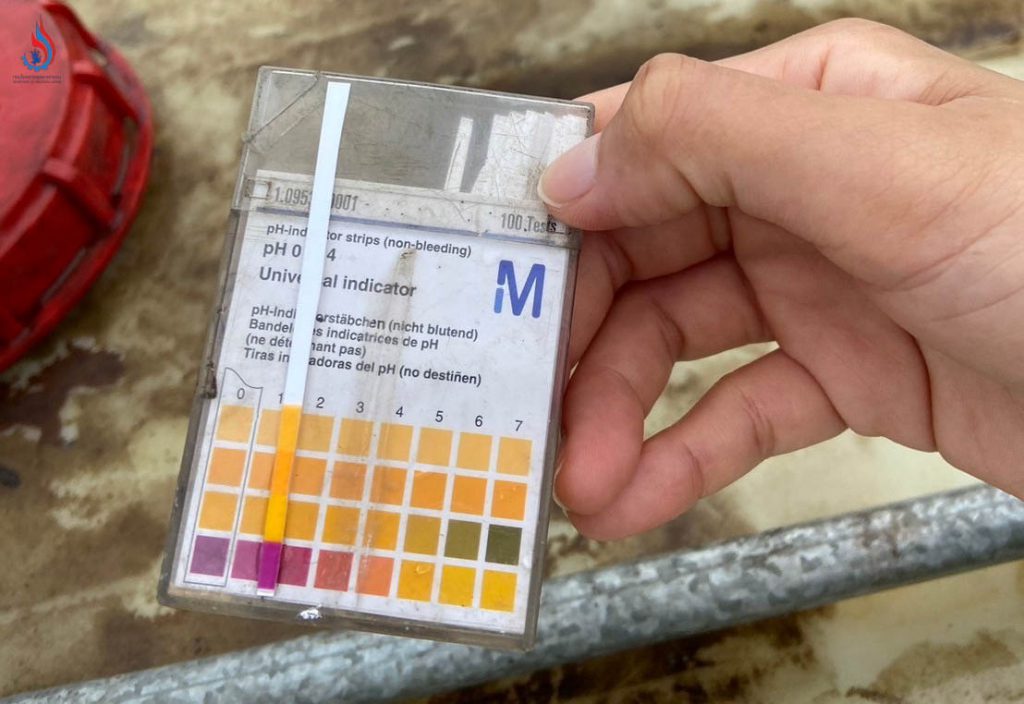 กลุ่มอุตสาหกรรมการจัดการเพื่อสิ่งแวดล้อม สภาอุตฯ ลุยต่อ เร่งสูบน้ำกรดบริเวณบ่อดินหน้าโกดังภาชีลงถัง IBC พร้อมกับท้องถิ่นร่วมก่อคันกั้นระหว่างรั้วโกดัง กับ คลองสาธารณะ