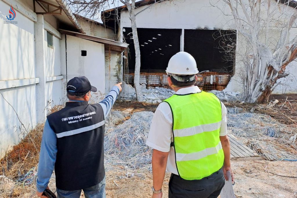 กรมโรงงานฯ นำทีม วิศวกรรมสถานฯ เข้าตรวจสอบโครงสร้างอาคารโกดังภาชีหลังเกิดเหตุเพลิงไหม้ 2 ครั้ง