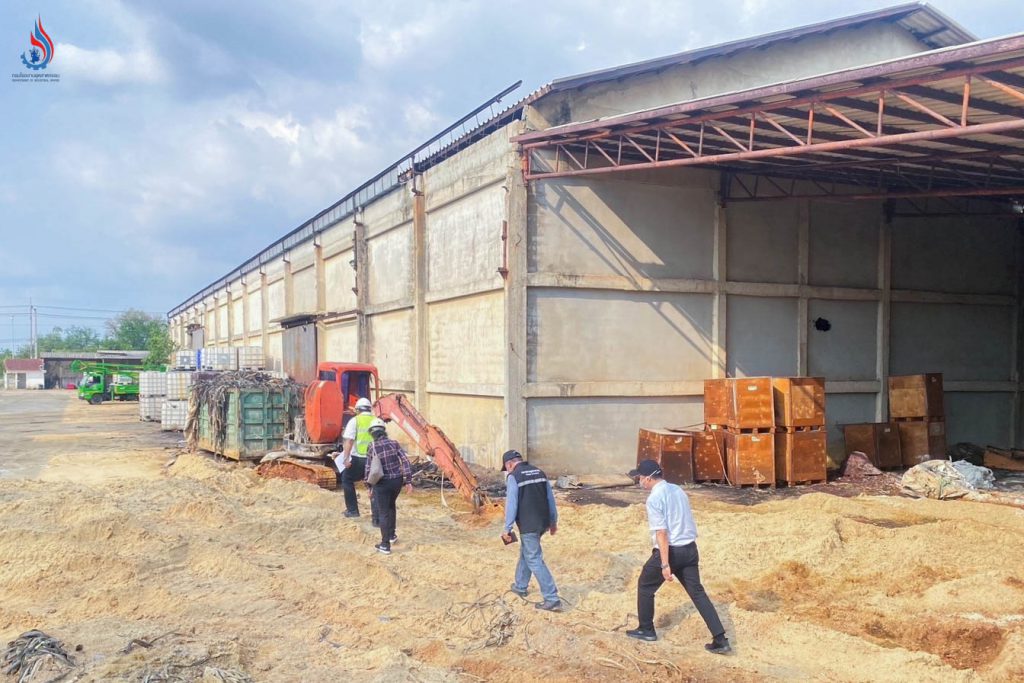 กรมโรงงานฯ นำทีม วิศวกรรมสถานฯ เข้าตรวจสอบโครงสร้างอาคารโกดังภาชีหลังเกิดเหตุเพลิงไหม้ 2 ครั้ง