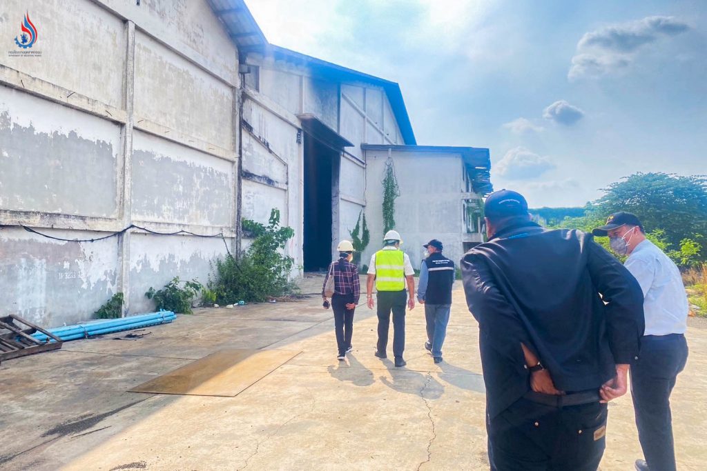 กรมโรงงานฯ นำทีม วิศวกรรมสถานฯ เข้าตรวจสอบโครงสร้างอาคารโกดังภาชีหลังเกิดเหตุเพลิงไหม้ 2 ครั้ง