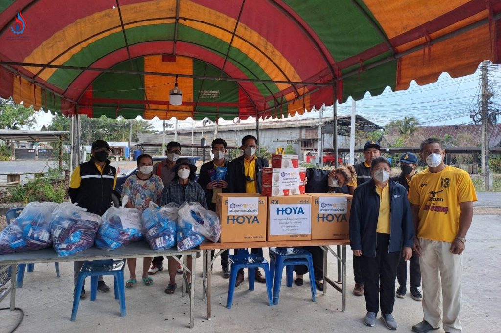 กรมโรงงานฯ ประสาน การนิคมฯ จัดหาหน้ากากอนามัยป้องกันสารเคมี ส่งมอบให้ประชาชนที่ได้รับผลกระทบจากกลิ่นสารเคมีที่รั่วไหลของ บ. เอกอุทัย (สาขาอุทัย) พร้อมตั้งจุดตรวจวัดคุณภาพอากาศ