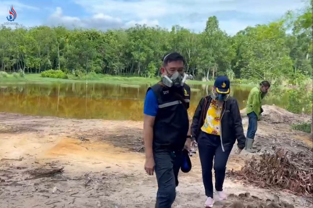 กรมโรงงานฯ เข้าให้การเพิ่มเติมต่อเจ้าหน้าที่สภ.บ้านค่าย และลงพื้นที่สืบหาการลักลอบทิ้งสารเคมี พร้อมติดประกาศยึดอายัดเอกสารของ วินโพรเสส บ้านค่าย